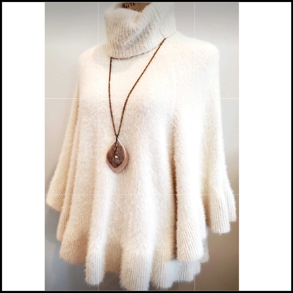 Only 2 left! S/M Fuzzy Eyelash Turtleneck Dolmam Poncho - Picture 4 of 6
